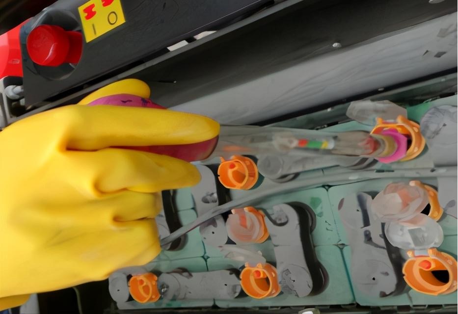 叉車蓄電池怎么加水？加水設備有哪些？