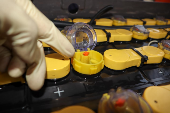 怎樣判斷鉛酸蓄電池缺水狀態(tài)？